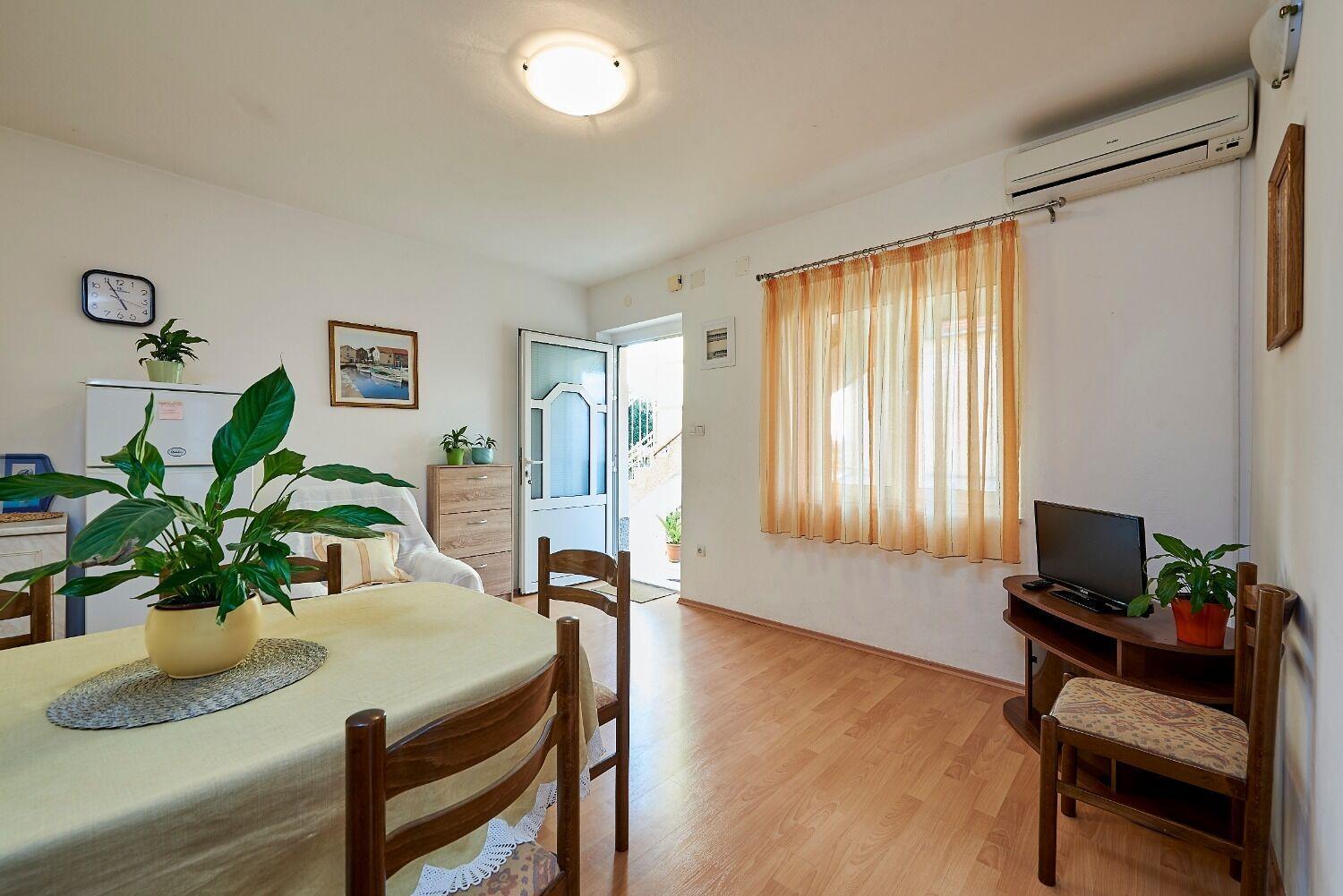 Apartment Ivanka Трогир Екстериор снимка